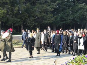 Bakan Selçuk, kadınlara seçme seçilme hakkının verilişinin 86. yıl dönümünde Anıtkabir’i ziyaret etti