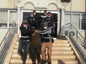 Otomobili kundaklayan şüphelilerden ikisi tutuklandı