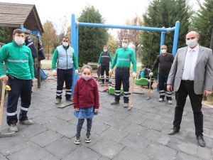 Küçük çocuğun isteğini Başkan Atay yerine getirdi