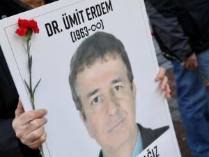 Covid-19 nedeniyle hayatını kaybeden Doktor Erdem törenle anıldı