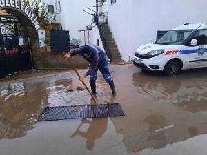 Büyükşehirden Bodrum su baskınlarına müdahale