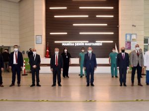 Vali Karadeniz, Manisa Şehir Hastanesinde incelemelerde bulundu