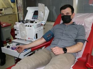 Yoğun bakımdaki hastalara umut olmak için plazma bağışında bulunmaya başladılar