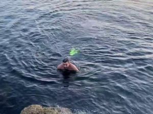 İstanbul’da Aralık ayında günbatımına karşı deniz keyfi