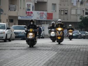 Motorlu kuryelerden müşterilere maske uyarısı