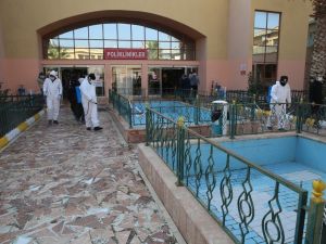 Hastanelerde dezenfekte çalışmaları devam ediyor