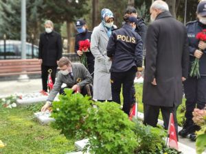 Dolmabahçe Şehitleri mezarı başında anıldı