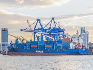 Doğu Akdeniz’de hukuk dışı arama yapılan Roseline A gemisi İzmir Limanı’na yanaştı
