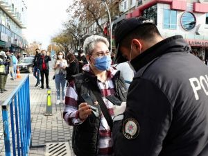 Sakarya’nın merkezi sayılan Çark Caddesi’nde HES kodu dönemi