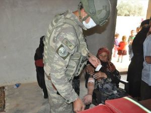 Barış Pınarı bölgesinde halka Mehmetçik’ten yardım eli