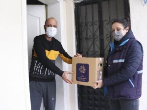 Büyükşehir’den zor durumda kalan esnafa gıda desteği