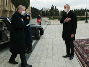 Cumhurbaşkanı Erdoğan, Bakü’de Aliyev tarafından resmi törenle karşılandı
