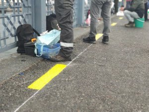 Galata Köprüsü’nde olta balıkçılarına mesafe denetimi