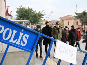 Maske kullanımı yüzde 100, sosyal mesafe yetersiz