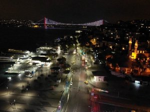 56 saatlik kısıtlamanın başlamasıyla Üsküdar Meydanı boş kaldı