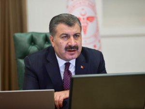 Sağlık Bakanı Koca: “Araştırmacı bir gazeteciye yakışan kendi belgesini kendisi temin ederek arkasında durmasıdır”