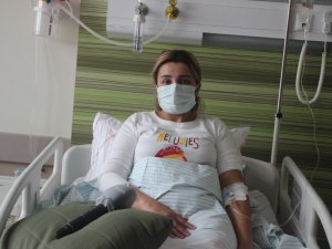 Korona virüs tedavisi gören sağlık çalışanı çocuklarına kavuşacağı günü gözyaşlarıyla bekliyor