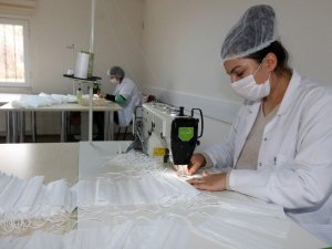 Çankaya Belediyesi ihtiyaçlar doğrultusunda günlük 3 bin 500 maske üretiyor