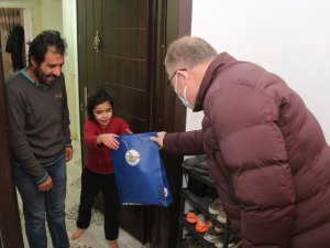 Kısıtlamada 5 bin aile ziyaret edilerek hediyeler verildi