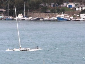 Bodrum’da çıkan fırtına milyonluk tekneyi alabora etti