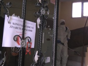 Karantinaya alınan apartmanlarda dezenfeksiyon çalışmaları