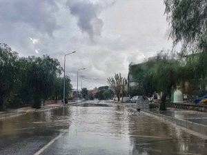 Urla’yı sağanak yağış vurdu