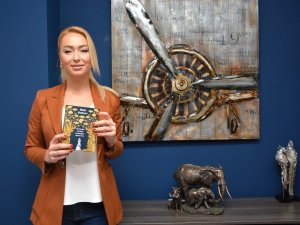 İlk kitabında ayrılık, aşk ve hüznü anlattı