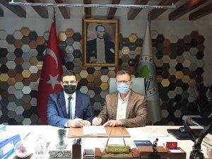 Alaşehir Belediyesinde kadrolu işçilerin yüzünü güldüren sözleşme