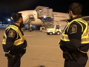 Kanada’ya, Covid-19 aşılarının ilk dozları ulaştı