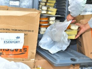 Esenyurt’ta 65 yaş üstü vatandaşlara sıcak yemek ve kahvaltı
