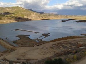 Beydağ Barajı ve Gölcük’te su seviyesi en alt düzeyde