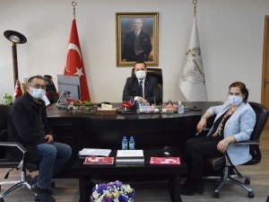 Başkan Besim Dutlulu’dan ilkokula tablet desteği