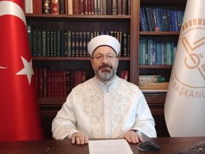Diyanet İşleri Başkanı Erbaş: ”İlahi vahyin yalnızca içerik olarak değil, lafız itibarıyla da Allah’tan geldiğine inanırız”
