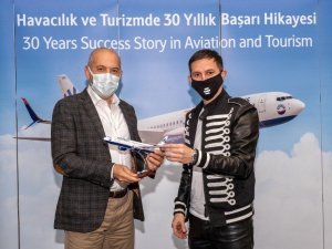 SunExpress, DJ Burak Yeter’in hava yolu partneri oldu