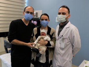 Riskli doğum sonrası bebeklerine doktorlarının adını verdiler