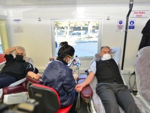 Elazığ’da eğitimciler kan bağışında bulundu