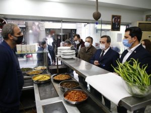 Başkan Batur’dan esnafa ‘yanınızdayız’ mesajı