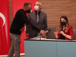 Kütahya Belediyesi’ne alınan 12 işçi için noter huzurunda kura