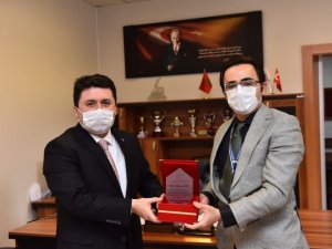 Altıeylül Belediyesi’den sağlık çalışanlarına koruyucu tulum desteği