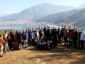 Fethiye’de 3 saatte, 5 ton çöp toplandı