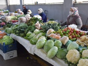 Aliağa Köy Pazarına ilgi büyük