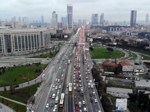Hafta sonu sokağa çıkma kısıtlamasına 3 saat kala İstanbul’da yoğunluk