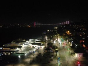 56 saatlik kısıtlamanın başlamasıyla Üsküdar Meydanı boş kaldı