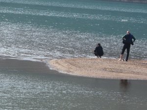 Dünyaca ünlü plaj hafta sonu iki arkadaşa kaldı