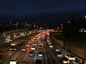 56 saatlik kısıtlama sonrası 15 Temmuz Şehitler Köprüsü’nde trafik yoğunluğu