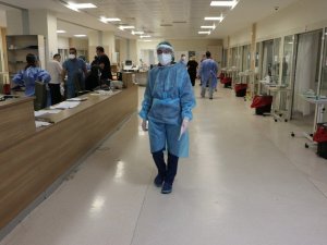 Pandemi hemşireleri virüsten çok şikayetlerle mücadele ediyor