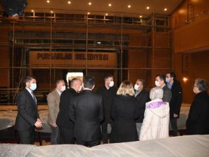 Pursaklar Devlet Tiyatroları perde açmak için gün sayıyor