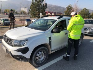 Afyonkarahisar’da kısıtlamaya uymayan 91 kişi hakkında işlem yapıldı