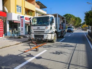 Sokağa çıkma kısıtlamasında yol çizgileri yenilendi
