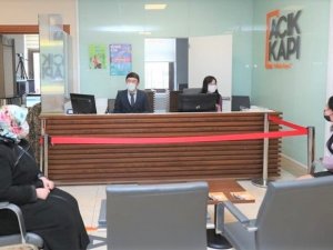 Açık Kapı, yüzleri güldürüyor